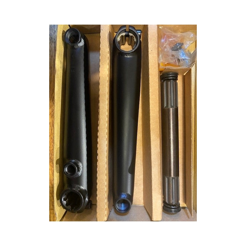 L-type Usa Crank Set And Axle. 175MM. Exc Midbb